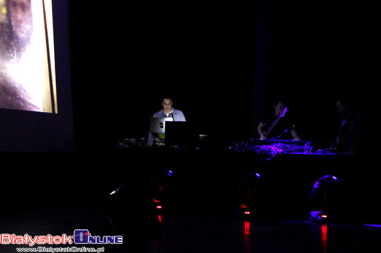 Koncert: TRAINS OF THOUGHTS LIVE – SOFA SURFERS