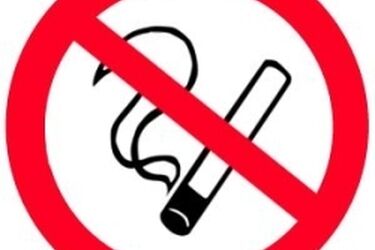 Od stycznia ponad 60 osób ukarano za palenie na przystankach