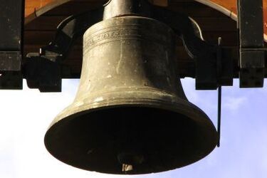 Syreny alarmowe i kościelne dzwony  w  tydzień po tragedii