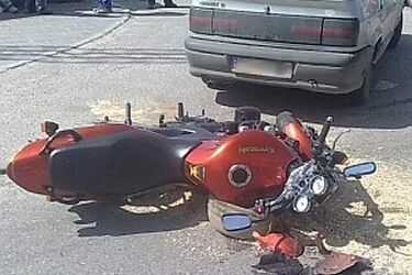 Kleosin: Motocyklista rozbił się o "osobówkę"