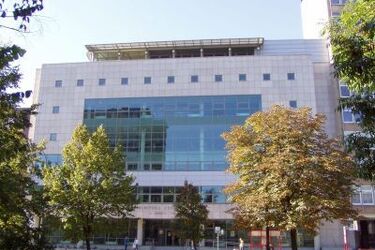 Biblioteka nie tylko z książkami