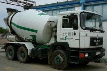 Betoniarka i trzy ciężarówki - wypadek na ul. Zabłudowskiej