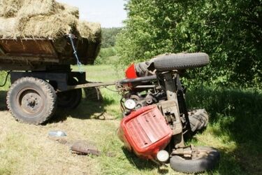 Ciągnik przygniótł mężczyznę. Traktorzysta nie żyje