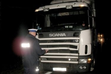 Tir potrącił pieszego. 56-latek nie żyje