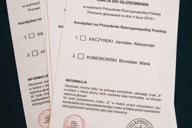 PKW: Policzono głosy z 95% obwodów. Jednak Komorowski