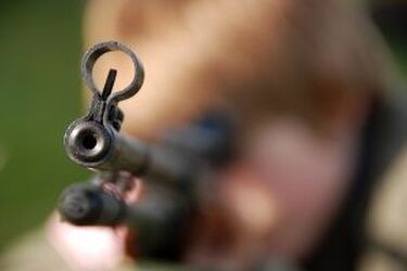 Podczas zabawy bronią postrzelono 13-latka