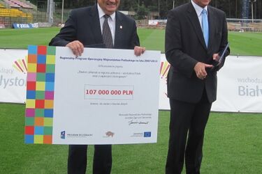 107 mln zł. Przekazano unijną dotację na budowę białostockiego stadionu