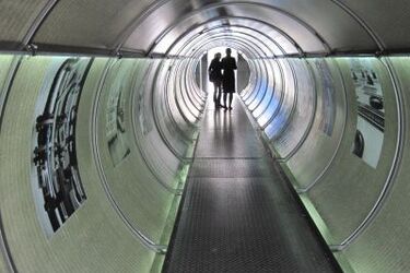 Rura wypełniona zdjęciami. "Woda, światło, dźwięk" pod Ratuszem