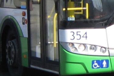 Białystok: Pijany wjechał w autobus miejski i zaatakował jego kierowcę
