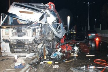 Białystok: Zderzenie dwóch tirów. Jeden z kierowców nie żyje