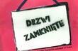 Drzwi zamknięte. Spektakl w galerii handlowej