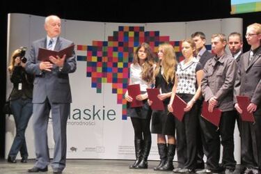 Wręczono stypendia unijne dla najzdolniejszych uczniów z województwa