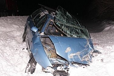 "Ósemka": Fiat czołowo zderzył się z tirem