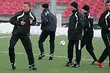 Przygotwania żółto-czerwonych do gry