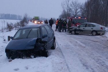Śliskie drogi w Podlaskiem. Doszło do kilku wypadków