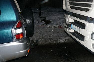 Ul. Zwierzyniecka: zderzające się pojazdy zmiażdżyły mężczyznę