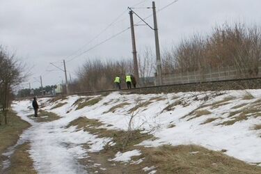 Przy torach kolejowych znaleziono zwłoki kobiety