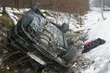 Na ul. Mickiewicza dachował mercedes. Dwie osoby w szpitalu