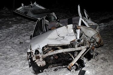 Poślizg na błocie pośniegowym. 8 rannych, 4 uszkodzone samochody