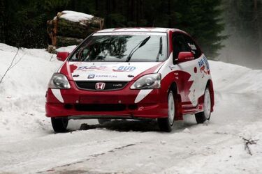 Zespół rajdowy Rak-Bud: Radosław Raczkowski i Mariusz Kosiński przed 7. Rajdem Lotos Baltic Cup