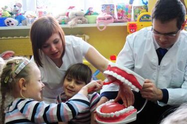 Studenci stomatologii będą uczyć dzieci  dbania o zęby