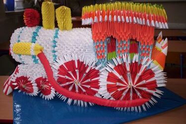 Święto Origami. Zobacz  artystycznie złożone figury z papieru