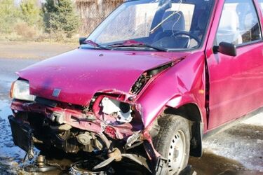 Samochód uderzył w drzewo. Zginęła 42-latka