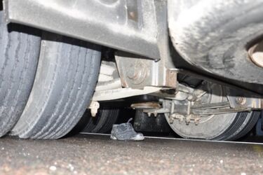 44-letni mężczyzna zginął pod kołami tira