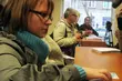 Pasażerowie komunikacji miejskiej odebrali pierwsze e-bilety [wideo]