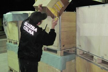 Transport żaluzji okiennych wypełniony kontrabandą