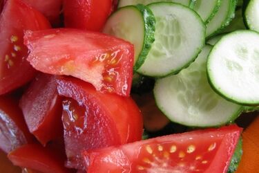 Bakteria E. coli atakuje. Poznaj pięć kroków do bezpiecznej żywności 