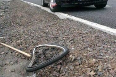 Toyota uderzyła w rowerzystę. Starszy mężczyzna zginął na miejscu