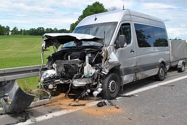 Zderzenie z busem. Zginęła jedna osoba