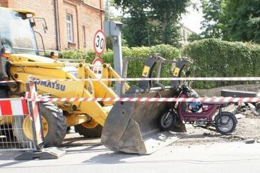 Tragiczny wypadek w Podlaskiem. Motorowerzysta zderzył się z koparką
