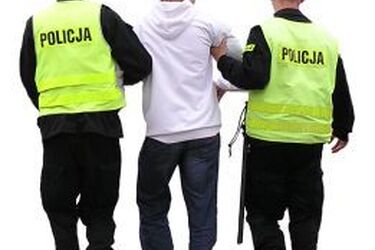 Udawali policjantów. Staną przed sądem