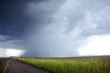 Podlaskie pomaga poszkodowanym przez trąby powietrzne i burze