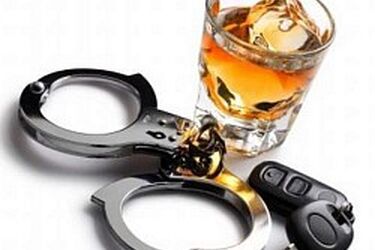 Pijany, bez prawa jazdy, uciekał od policji