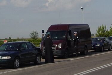 Tego jeszcze nie było! Ksiądz kontrolował trzeźwość kierowców