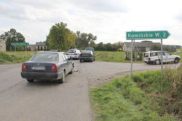 Kraksa trzech samochodów. Dwoje dzieci w szpitalu