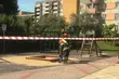 Na placu zabaw ktoś zostawił butelkę ze żrącym kwasem
