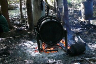 Czarna Białostocka: w lesie zatrzymano bimbrowników 