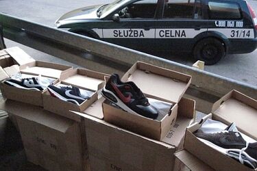 Kolejny zatrzymany tir wypełniony podróbkami butów