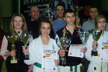 Zawodnicy klubu Oyama Karate zdobyli osiem pucharów