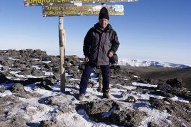 Łoś na szczycie Kilimandżaro. Opowieść o niezwykłej wyprawie