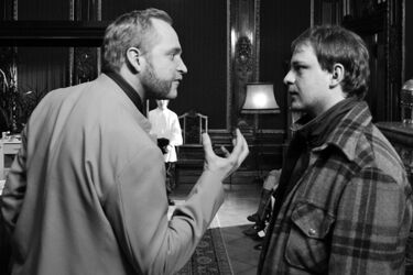 Nie ten człowiek. Premierowy pokaz komedii absurdu z gwiazdorską obsadą [wideo]