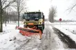 Pług uderzył w opla, którym jechała kobieta z małym dzieckiem