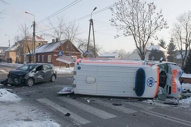 Śmiertelny wypadek z udziałem karetki pogotowia