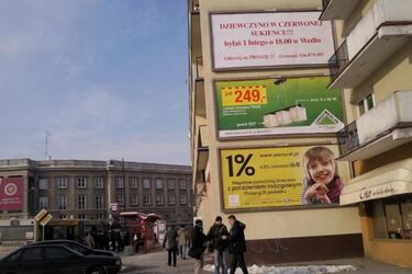 Poszukiwania dziewczyny w czerwonej sukience czy reklama? [wideo]