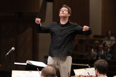 Edukacja muzyczna i lekcja języka angielskiego z wybitnym dyrygentem