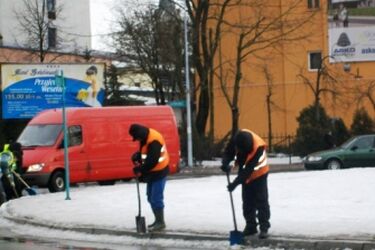 Trwa oczyszczanie miasta po roztopach
